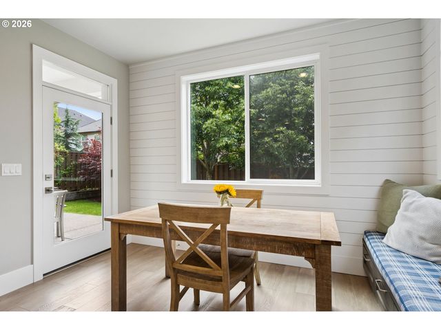 4327 Nw ASHBROOK Dr, Portland, OR 97229