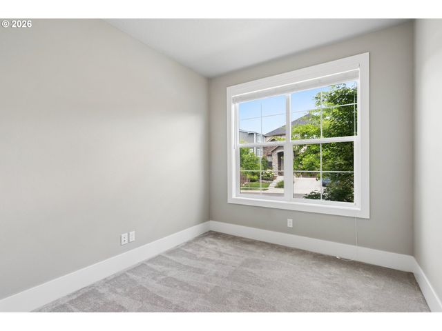 4327 Nw ASHBROOK Dr, Portland, OR 97229