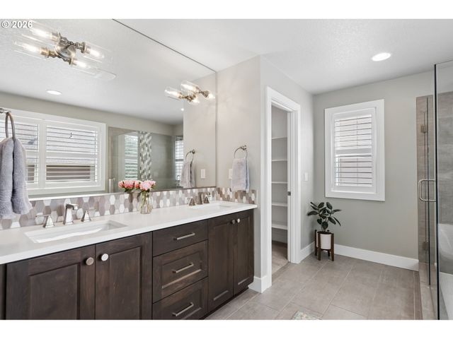 4327 Nw ASHBROOK Dr, Portland, OR 97229
