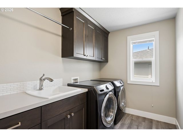 4327 Nw ASHBROOK Dr, Portland, OR 97229