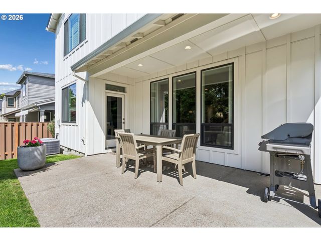 4327 Nw ASHBROOK Dr, Portland, OR 97229