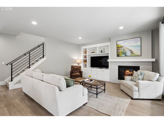 4327 Nw ASHBROOK Dr, Portland, OR 97229