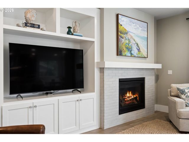 4327 Nw ASHBROOK Dr, Portland, OR 97229