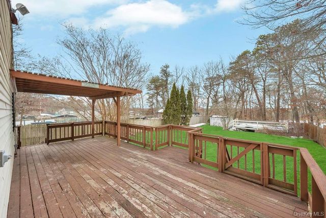 427 Helene Avenue, Shirley, NY 11967