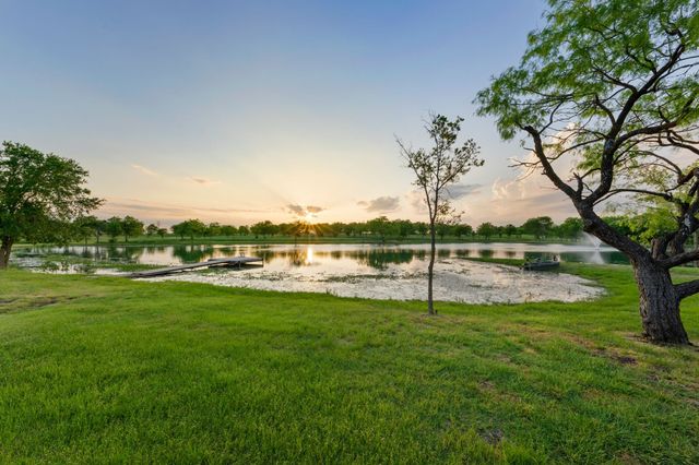 1800 Moseley Road, Ennis, TX 75119
