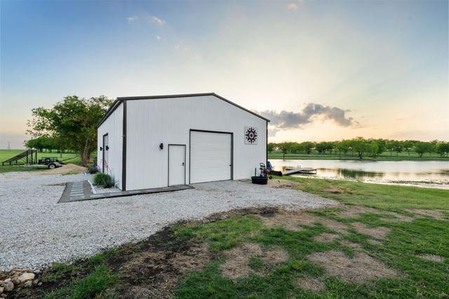 1800 Moseley Road, Ennis, TX 75119