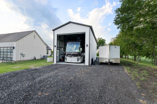 1800 Moseley Road, Ennis, TX 75119