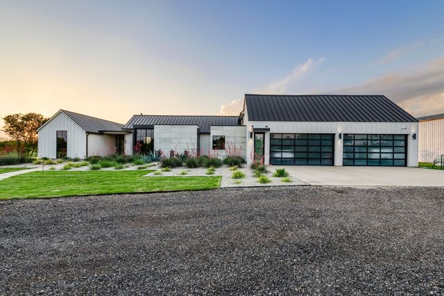 1800 Moseley Road, Ennis, TX 75119