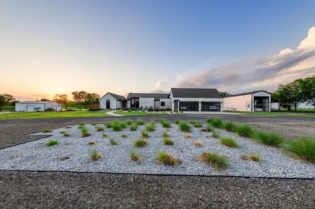 1800 Moseley Road, Ennis, TX 75119