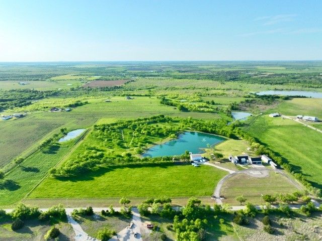 1800 Moseley Road, Ennis, TX 75119