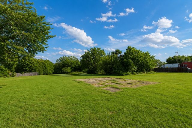 2512 E Ann Arbor Avenue, Dallas, TX 75216