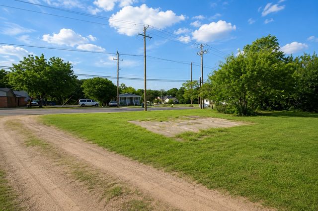 2512 E Ann Arbor Avenue, Dallas, TX 75216