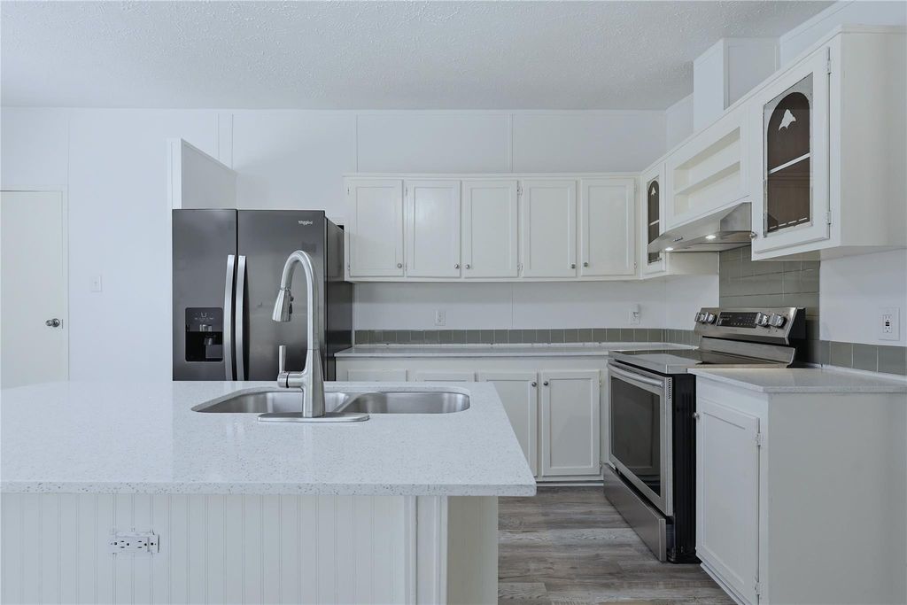 Image 10 of property listing at 4484 Grand Oaks Drive, Willis, TX 77378
