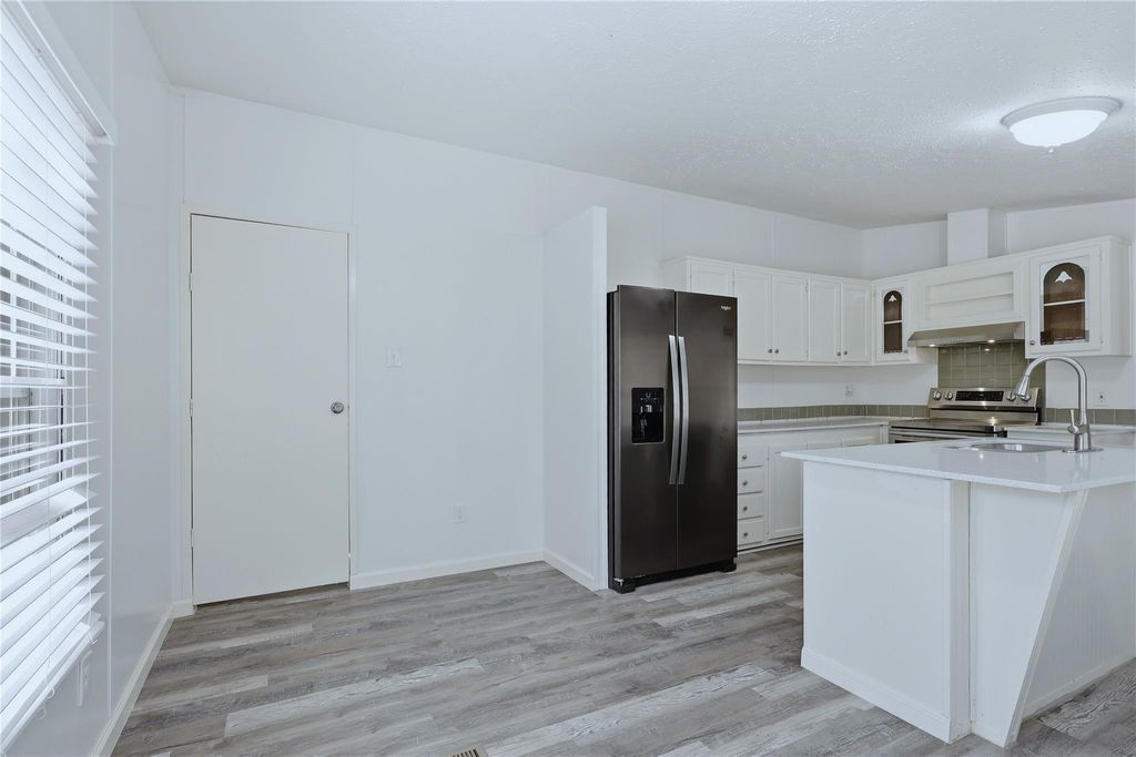 Image 13 of property listing at 4484 Grand Oaks Drive, Willis, TX 77378