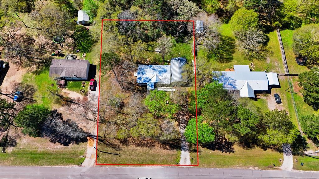 Image 35 of property listing at 4484 Grand Oaks Drive, Willis, TX 77378