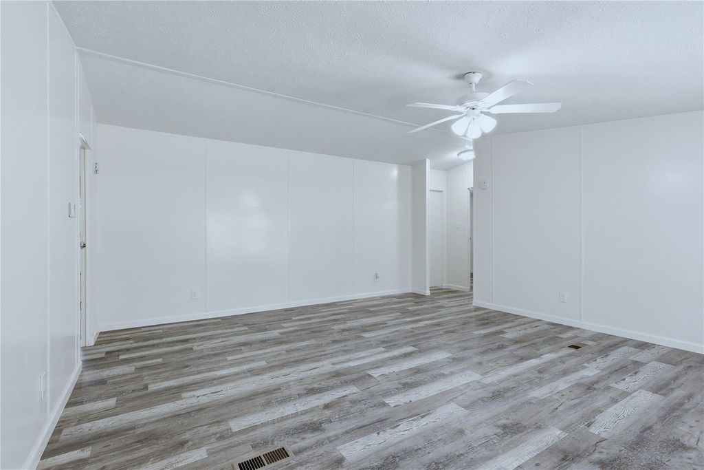 Image 6 of property listing at 4484 Grand Oaks Drive, Willis, TX 77378