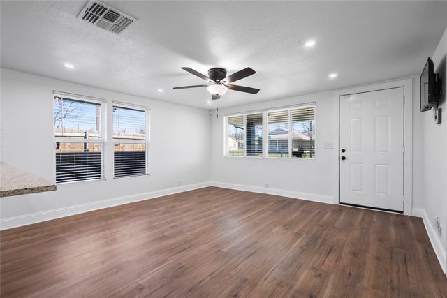 1700 S Edgewood Terrace, Fort Worth, TX 76105