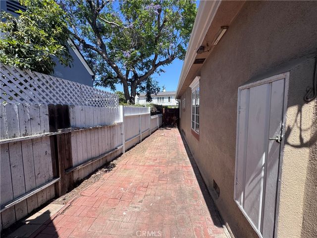54 La Linda Drive, Long Beach, CA 90807