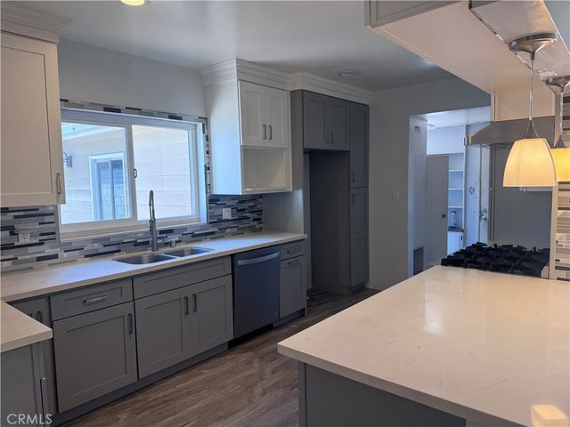 54 La Linda Drive, Long Beach, CA 90807