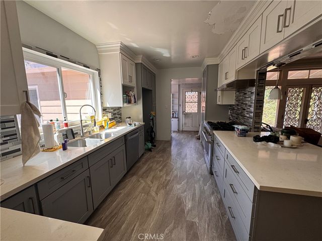 54 La Linda Drive, Long Beach, CA 90807