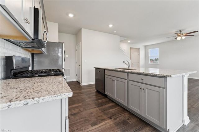 3039 Dalton CIR, Suffolk, VA 23435