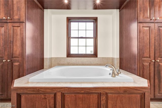 20427 Scotch Pine Way, Strongsville, OH 44149