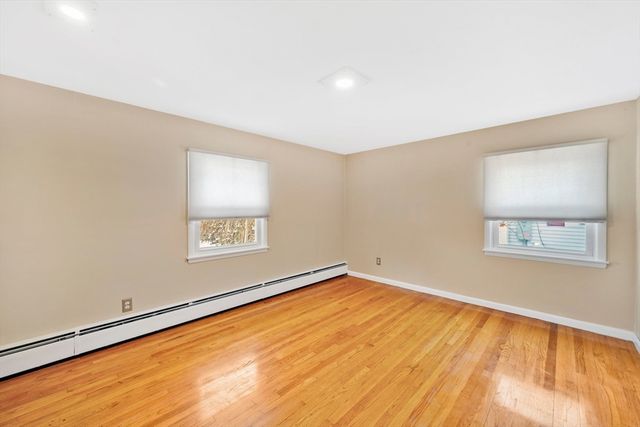 6 Cornwall St, Springfield, MA 01104