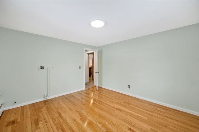 6 Cornwall St, Springfield, MA 01104