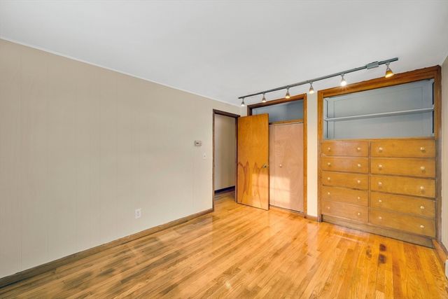 6 Cornwall St, Springfield, MA 01104