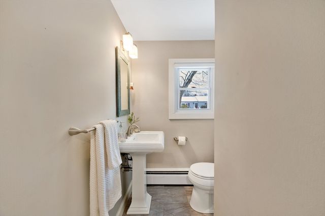 6 Cornwall St, Springfield, MA 01104