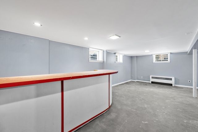 6 Cornwall St, Springfield, MA 01104