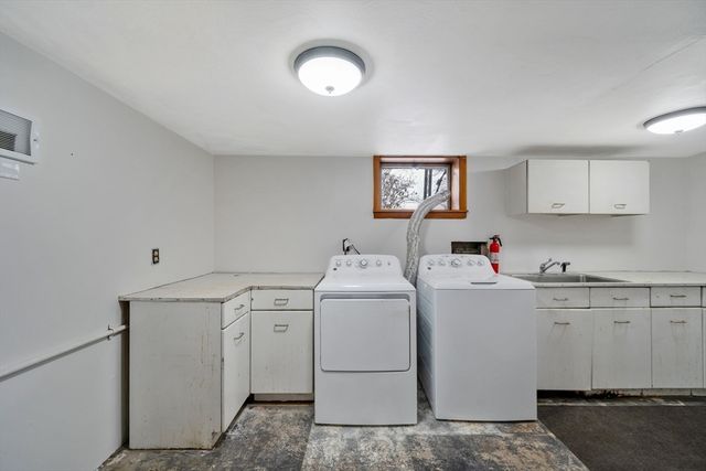 6 Cornwall St, Springfield, MA 01104