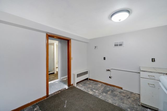 6 Cornwall St, Springfield, MA 01104