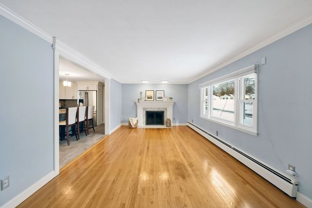 6 Cornwall St, Springfield, MA 01104