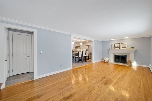 6 Cornwall St, Springfield, MA 01104