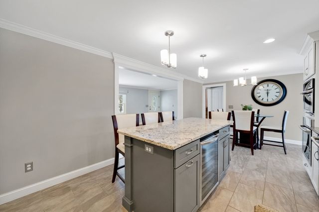 6 Cornwall St, Springfield, MA 01104