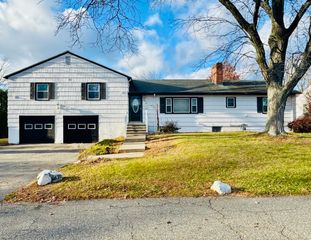 6 Cornwall St, Springfield, MA 01104