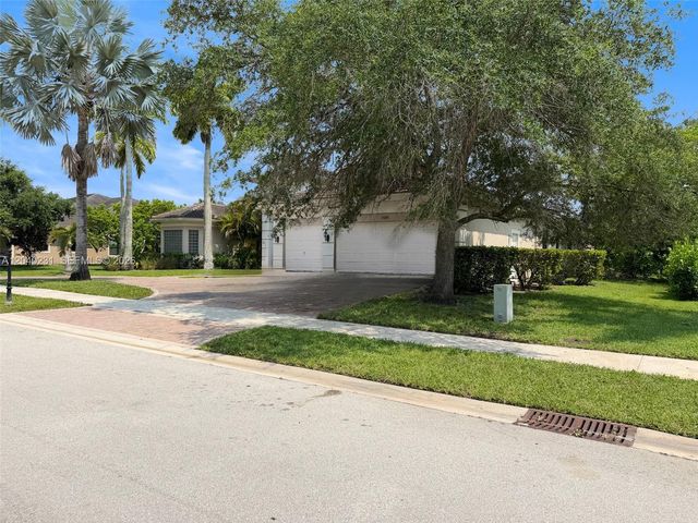 15298 SW 34th St, Davie, FL 33331
