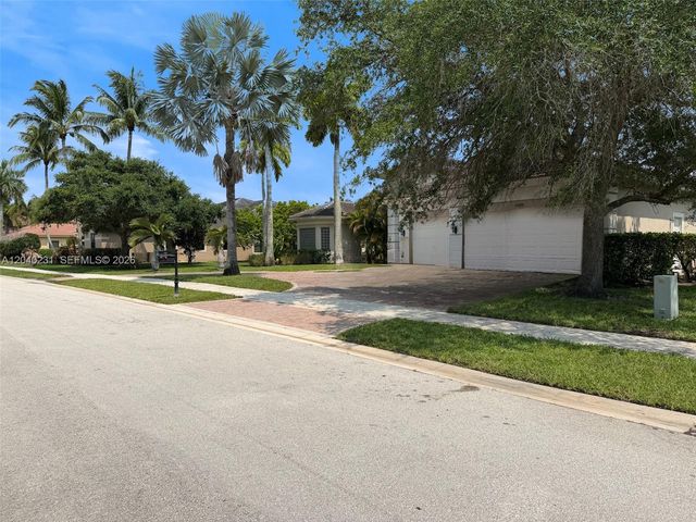 15298 SW 34th St, Davie, FL 33331