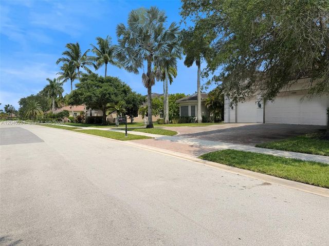 15298 SW 34th St, Davie, FL 33331