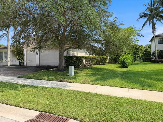 15298 SW 34th St, Davie, FL 33331