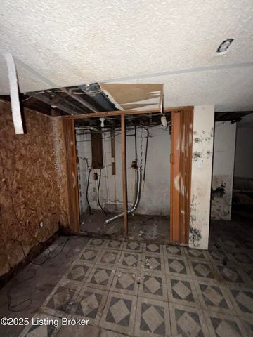 3606 Herman St, Louisville, KY 40212