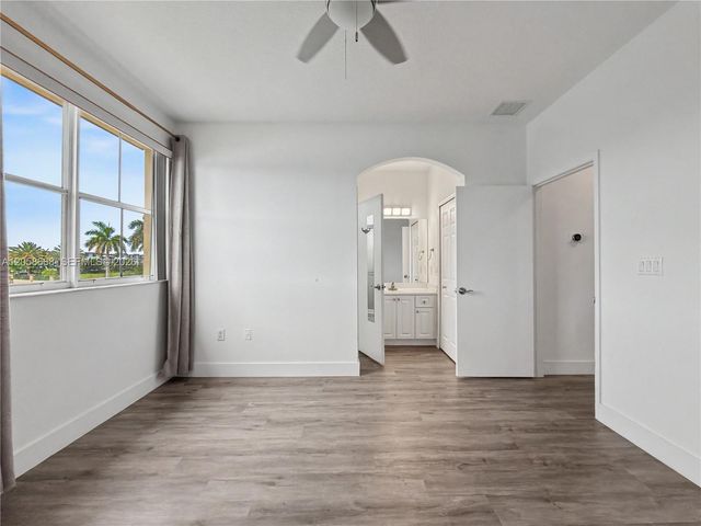 10573 SW 6th St 1206, Pembroke Pines, FL 33025