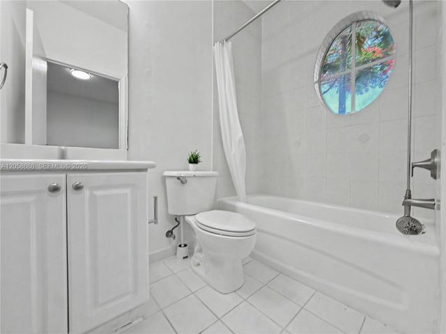 10573 SW 6th St 1206, Pembroke Pines, FL 33025