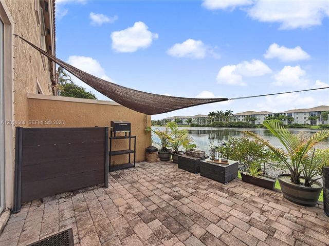 10573 SW 6th St 1206, Pembroke Pines, FL 33025