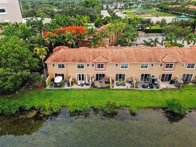 10573 SW 6th St 1206, Pembroke Pines, FL 33025