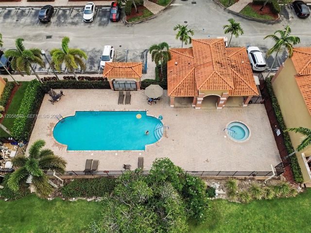 10573 SW 6th St 1206, Pembroke Pines, FL 33025