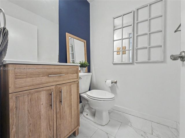 10573 SW 6th St 1206, Pembroke Pines, FL 33025