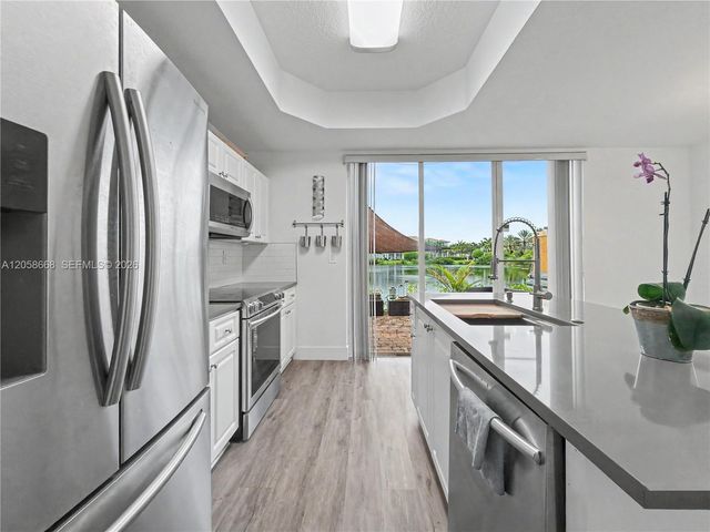 10573 SW 6th St 1206, Pembroke Pines, FL 33025