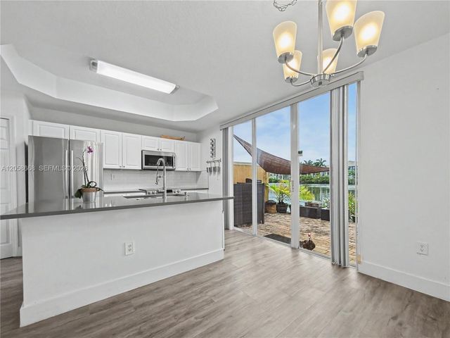 10573 SW 6th St 1206, Pembroke Pines, FL 33025